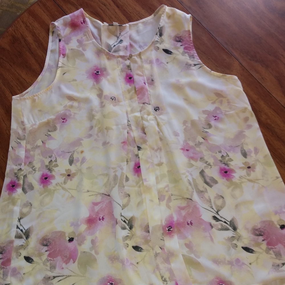 Rose + Olive Floral Top XL  NWOT
